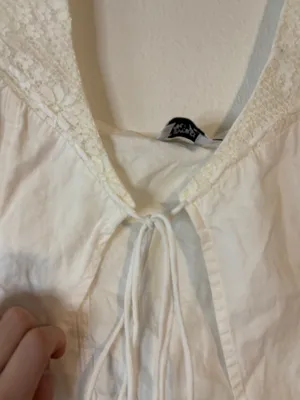 Princess Polly Top Crop White tie thumbnail 3