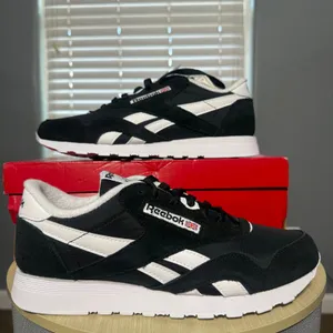 Reebok Unisex Classic Nylon Running Shoes, Black/White, US M9 W10.5 thumbnail 2