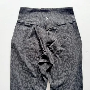 Lululemon Align Jogger Pant 28" Wild Thing Cheetah Camo Deep Coal Size 6 Comfort thumbnail 7