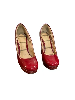Vintage Y2K-era ELLE red patent leather platform pumps heels thumbnail 2