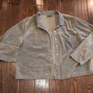 Vintage green corduroy size medium shirt jacket/shacket thumbnail 2
