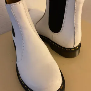 Dr. Martens women White leather Chelsea Platform Boots with Black Elastic 10 thumbnail 3