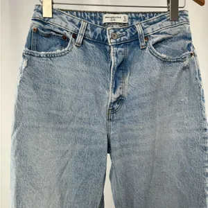 Abercrombie & Fitch Distressed The Dad High‎ Rise Jeans in Blue Size 27 thumbnail 8