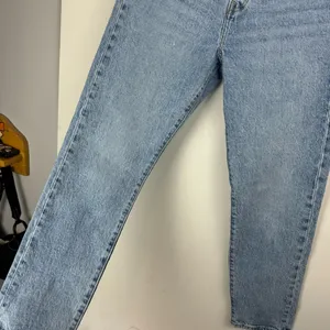 Levi’s Wedgie Straight Leg Jeans Sz 28 Light Wash Button Fly thumbnail 7