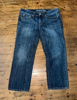 American Eagle boy fit dark wash sz 4 cropped normcore jeans thumbnail 1