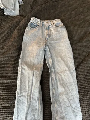 Abercrombie 90s Ultra High-Rise Straight Jeans thumbnail 1
