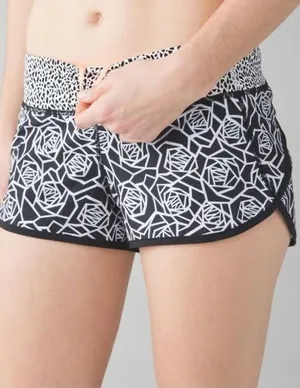 Lululemon Speed Short 2.5” Black White Geometric Running Shorts Size 6 thumbnail 1