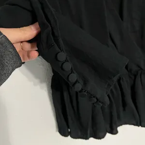 H&M Women’s Black Peplum Blouse Size 2 thumbnail 4