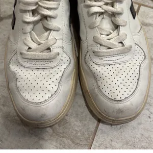 Veja V-10 Leather Sneakers Womens 7 White Black Low‎ Top Lace Up Shoes EUR 38 thumbnail 3