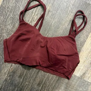 Lululemon burgundy sports‎ bra size xs thumbnail 1