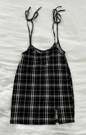 SHEIN Black and White Plaid Tie-Shoulder Kids One-Piece Bodysuit thumbnail 1