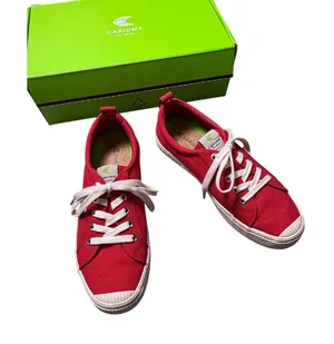 Cariuma Red Low Canvas Sneaker Size 8.5 thumbnail 1