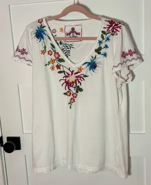 JW Los Angeles Johnny Was Embroidered Floral Boho Cotton V-Neck Tee Size XL thumbnail 1