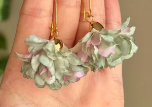 Handmade fairy cute flower unique style dangle earrings💚 thumbnail 2