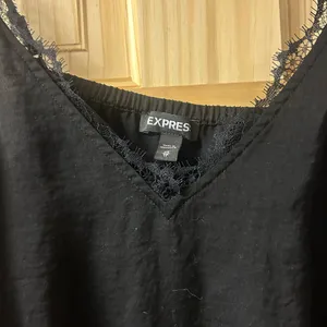 Express Black Lace-Trim V-Neck Camisole thumbnail 2