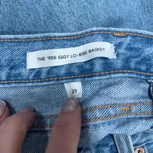 Dress Forum Aritzia Denim Forum The 90s Iggy Lo-Rise Baggy Denim Jeans thumbnail 9