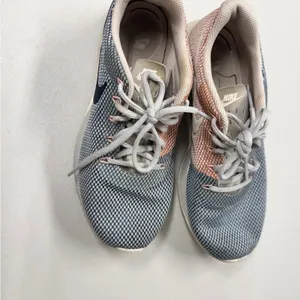 Nike Tanjun Racer Red White Blue Sneakers Womens 8.5 Running Shoes Casual thumbnail 3