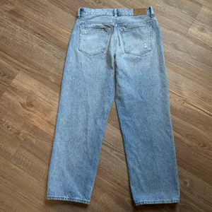 Madewell Low-Slung Straight Jeans  thumbnail 3