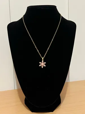Elegant flower necklace Gold thumbnail 1