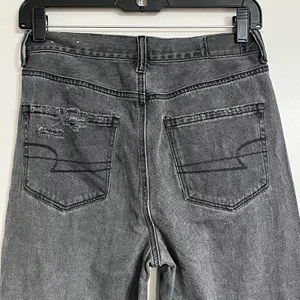 American Eagle High Rise Black Mom Jeans Women's‎ Size 2 Distressed thumbnail 10
