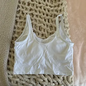 White athletic tank top Size 6 thumbnail 2
