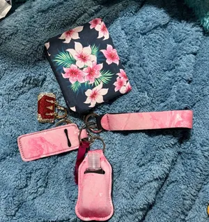 Floral‎ Wallet and Marbled Pink Keychain & Accessories thumbnail 1