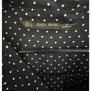 ZARA Black And White Polkadot Long Sleeve Button Up Blouse With Pockets thumbnail 3