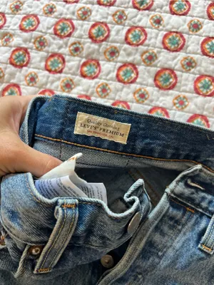 EUC Levi’s Premium 501 Denim Light Wash Distressed Jeans size 26 thumbnail 5