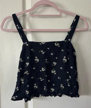 Hollister square neck floral crop top thumbnail 1