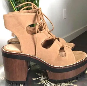 Pull & Bear Platform Lace-up Sandals thumbnail 1