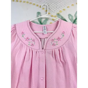 White Stag Pink Seersucker Snap Front House‎ Coat Floral Embroidered Robe M 8-10 thumbnail 3