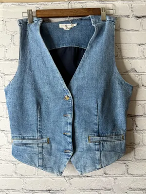 Good American Light Denim Vest with Gold-Tone Buttons size medium thumbnail 2
