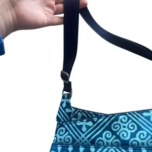 Vera Bradley Y2k Blue Geometric Seatbelt Shoulder Travel Bag Purse‎ thumbnail 3