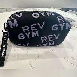 Toiletry Bag NWT Black thumbnail 2