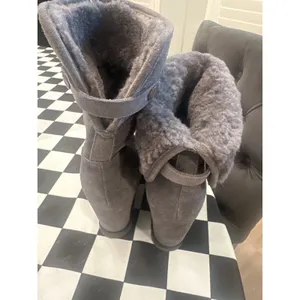 UGG Kyra Grey Suede Shearling Wedge Boots Womens 10 Grey ankle winter casual thumbnail 4