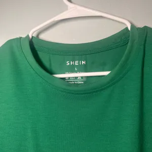 SHEIN Green Cropped T-Shirt thumbnail 2