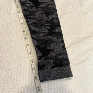 Gymshark buttscrunch black camo leggings M women thumbnail 5