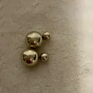 Earrings thumbnail 2