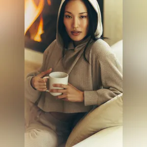 Alo Yoga Women’s Muse Cropped Ribbed Hoodie in Gravel Heather Tan Size S thumbnail 4