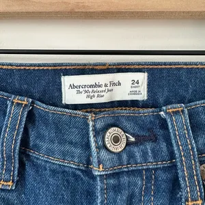 Abercrombie & Fitch The 90’s Relaxed Jeans High Rise Short thumbnail 3