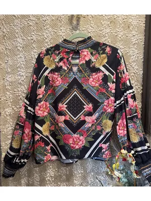 Jealous Tomato floral print blouse with ruffled collar and cuffs, size Large thumbnail 4