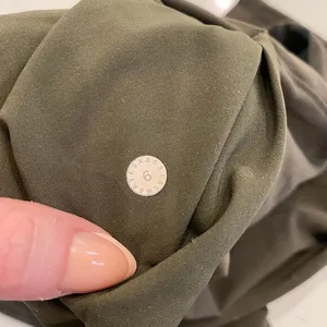 Lululemon On The Fly Crop Pants in Dark Olive size 6‎ thumbnail 8