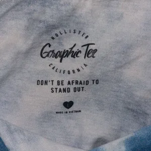 ✨Hollister Blue and white tie dye cropped sz large shirt✨ thumbnail 5