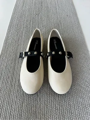 No Boundaries Ivory Cream Mary Jane Flats with Black Studded Strap Sz 9.5 thumbnail 3