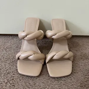 Open Edit Beige Block Hill Twist Sandals NWT Size 7 thumbnail 3
