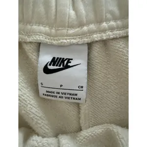 Nike Sportswear Club Fleece Women's Mid-Rise Shorts Cream Small thumbnail 7