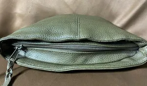 Saddle River Chic Green Leather Bucket Bag thumbnail 6