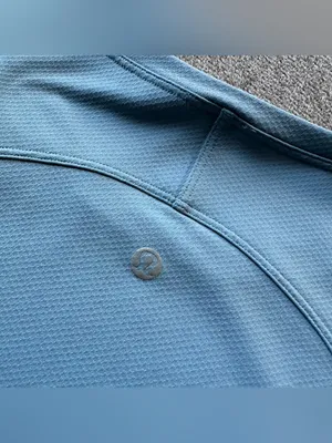 Lululemon Athletic Fit Workout Short Sleeve Shirt Size 10 thumbnail 5