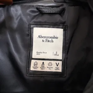 Abercrombie & Fitch Vegan Leather Puffer Vest thumbnail 5