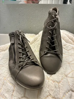 Ecco Women’s Taupe Lace-Up High-Top Boots with Side Zip size 9)9.5 USA thumbnail 2